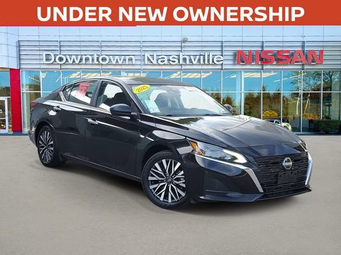 Certified 2025 Nissan Altima 2.5 SV FWD image 1