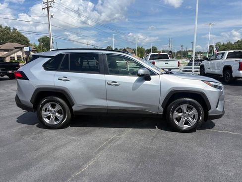 Used 2025 Toyota RAV4 XLE AWD/4WD image 2