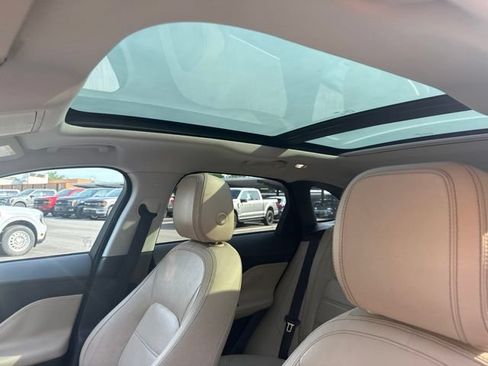 Used 2018 Jaguar F-PACE Prestige AWD/4WD image 10