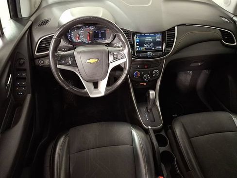 Used 2019 Chevrolet Trax LT w/ LT Convenience Package AWD/4WD image 2