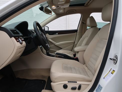 Used 2013 Volkswagen Passat TDI SEL Premium image 30