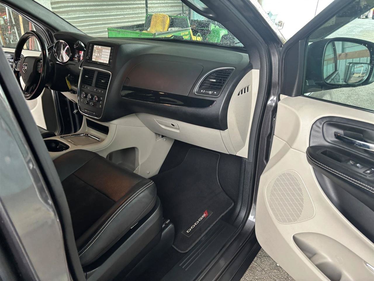 Used 2020 Dodge Grand Caravan SXT FWD image 9