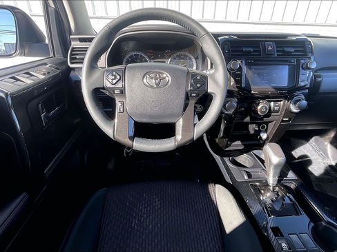 Used 2018 Toyota 4Runner TRD Off-Road image 6