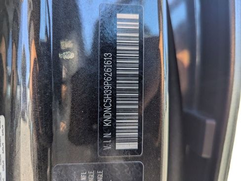 Used 2023 Kia Carnival EX image 35