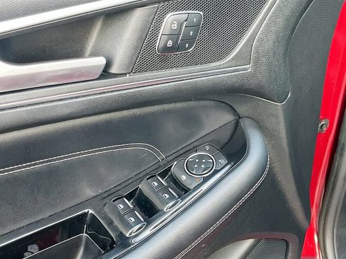 Used 2016 Ford Edge Titanium w/ Technology Package FWD image 18