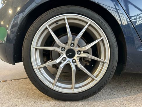 Used 2016 Volkswagen Golf S image 27