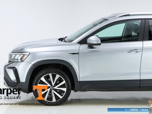 Used 2024 Volkswagen Taos SE FWD image 3