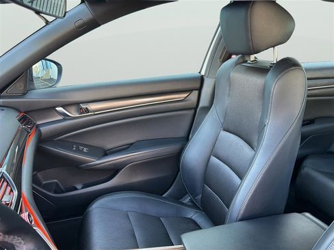 Used 2018 Honda Accord Sport image 14