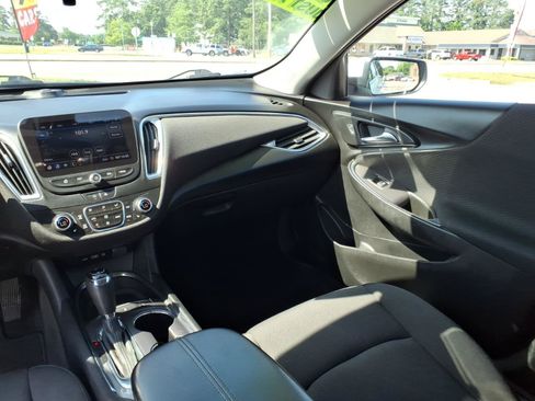 Used 2020 Chevrolet Malibu LT FWD image 13