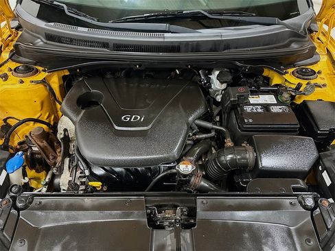 Used 2012 Hyundai Veloster Base image 30