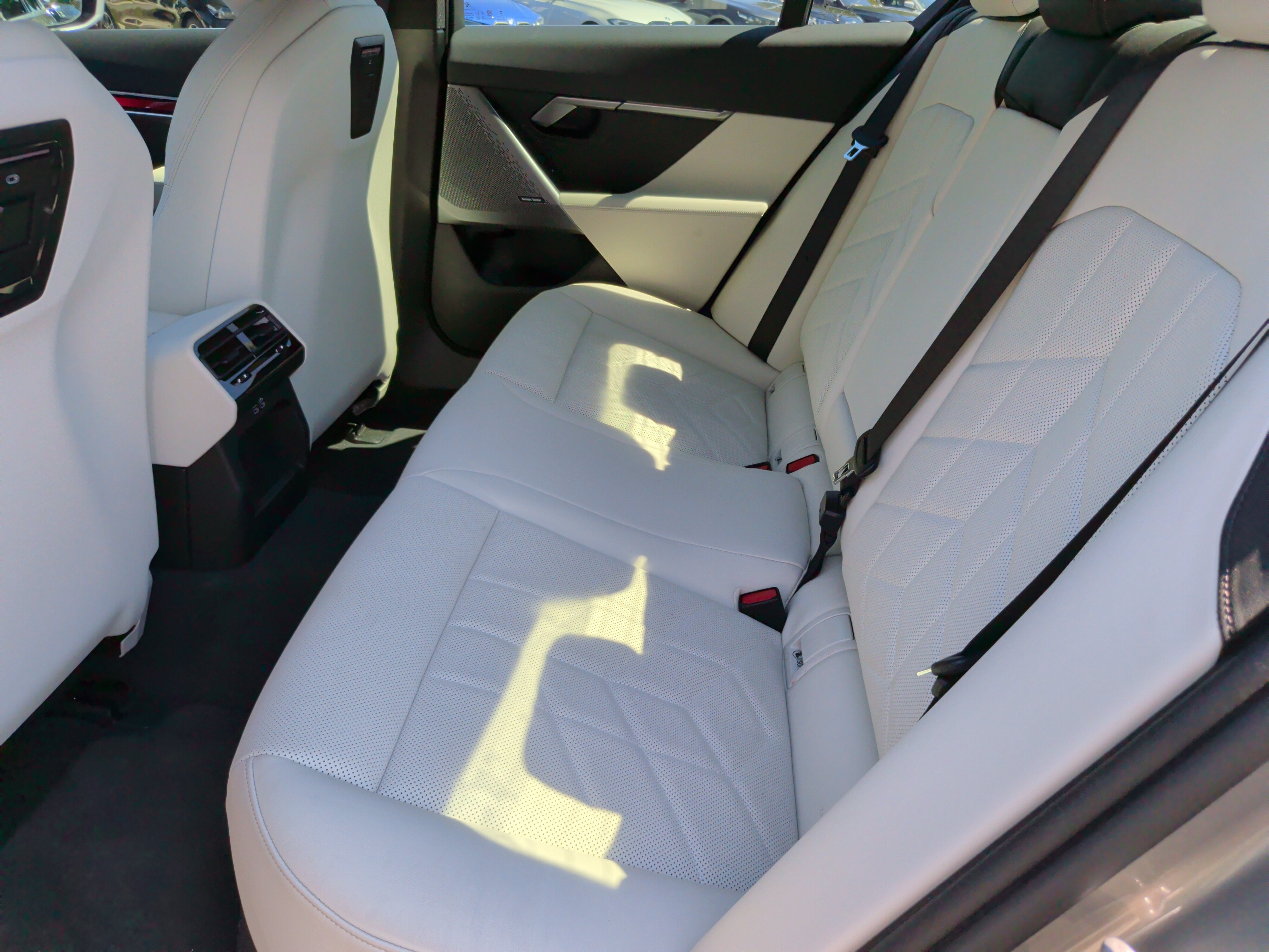 Certified 2024 BMW i5 eDrive40i w/ Premium Package RWD image 40