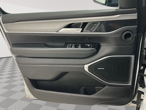 Used 2024 Jeep Wagoneer Series II image 19