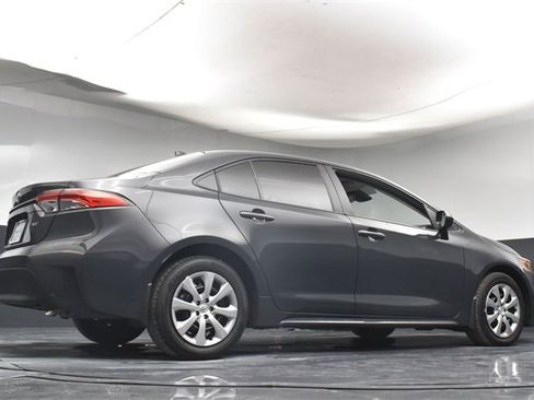 Used 2025 Toyota Corolla LE image 36