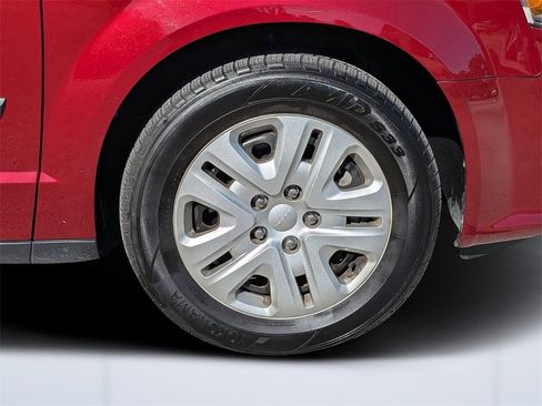 Used 2016 Dodge Grand Caravan American Value Package image 11