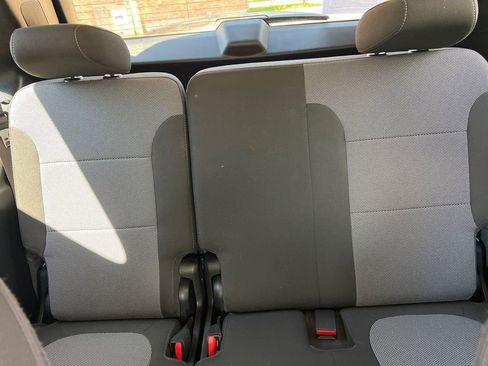 Used 2020 Chevrolet Traverse LT image 13