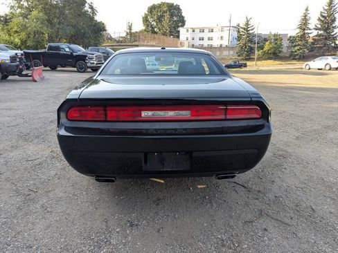Used 2014 Dodge Challenger SXT RWD image 11