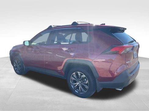 Used 2022 Toyota RAV4 XLE Premium AWD/4WD image 6