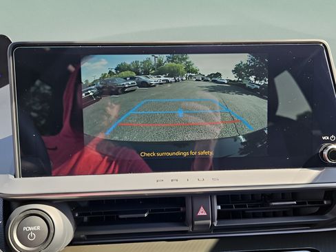Used 2025 Toyota Prius FWD image 19