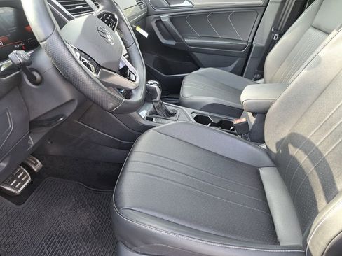 Used 2023 Volkswagen Tiguan SE R-Line image 17