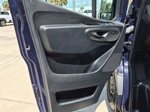Used 2024 Mercedes-Benz Sprinter 2500 image 17