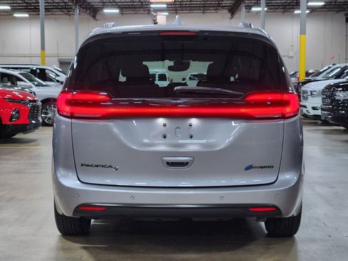 Used 2021 Chrysler Pacifica Touring-L w/ S Appearance Package image 10