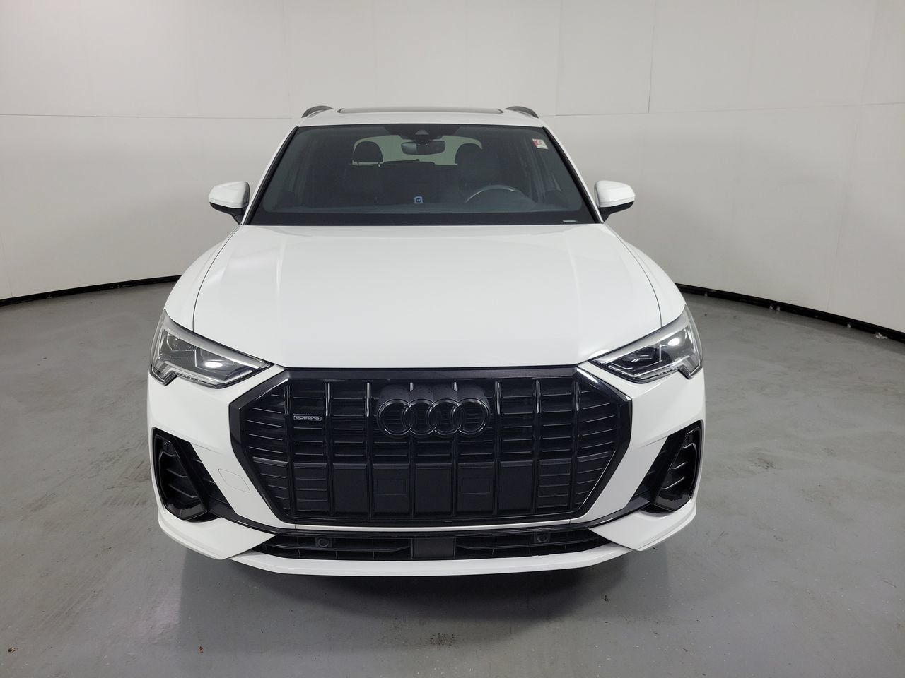 Used 2023 Audi Q3 2.0T Premium w/ Black Optic Sport Package AWD/4WD image 5