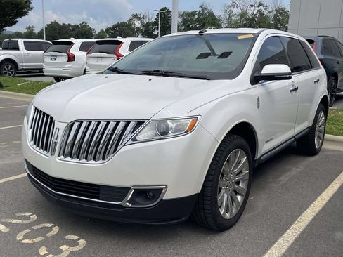 Used 2014 Lincoln MKX FWD w/ Equipment Group 101A image 2