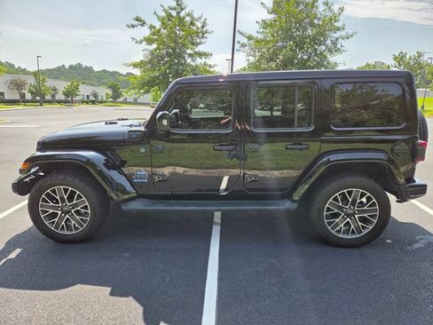 Used 2023 Jeep Wrangler Unlimited Sahara AWD/4WD image 11