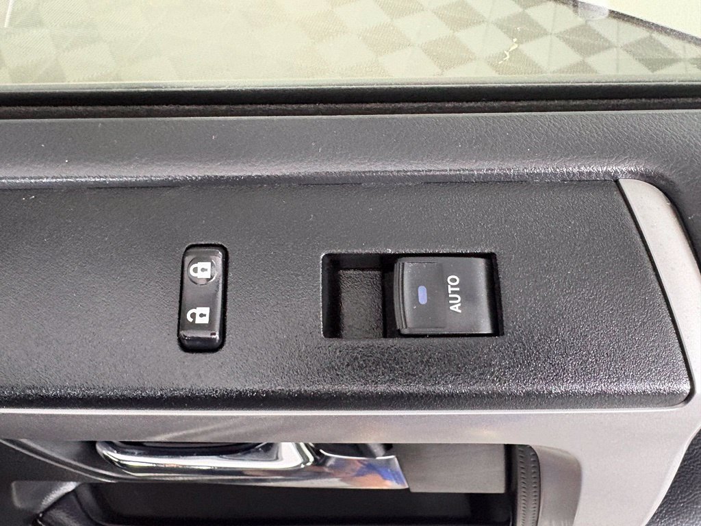 Used 2021 Toyota 4Runner SR5 AWD/4WD image 40