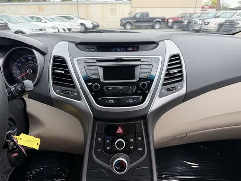 Used 2016 Hyundai Elantra SE image 17