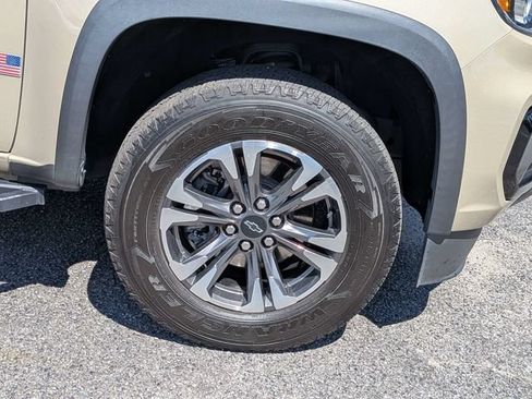 Used 2021 Chevrolet Colorado Z71 w/ Safety Package RWD image 12