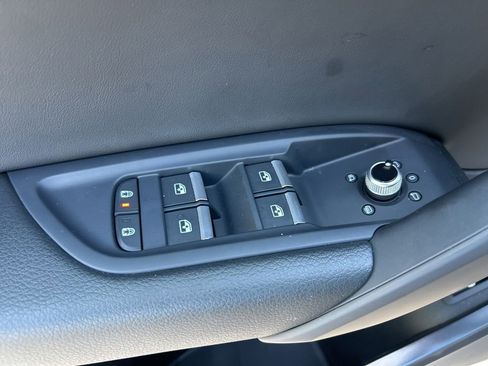 Used 2023 Audi Q5 2.0T Premium w/ Convenience Package image 19