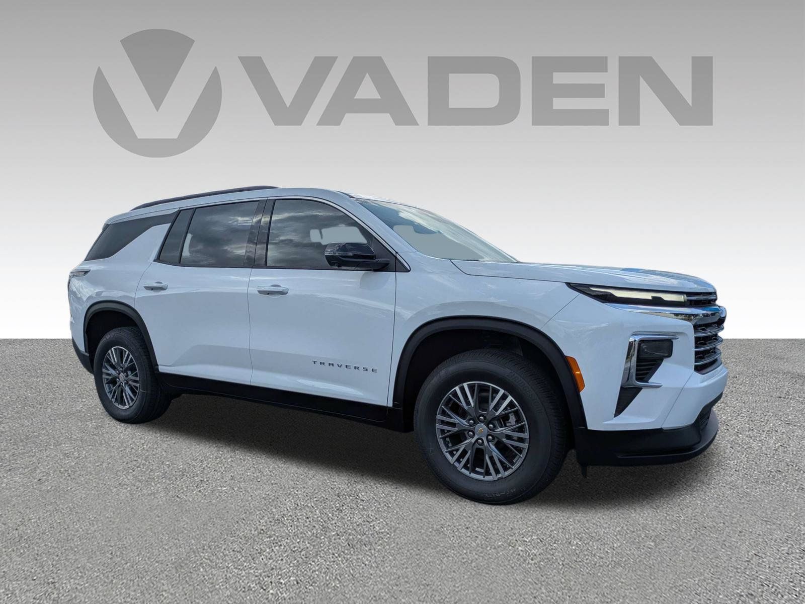 New 2027 Chevrolet Traverse LT w/ Driver Confidence Package FWD image 3