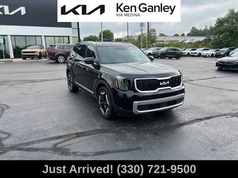 Certified 2023 Kia Telluride EX w/ EX Captain's Chair Package AWD/4WD image 3