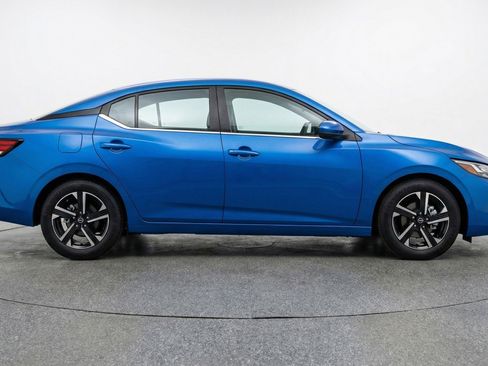 Used 2025 Nissan Sentra SV FWD image 11