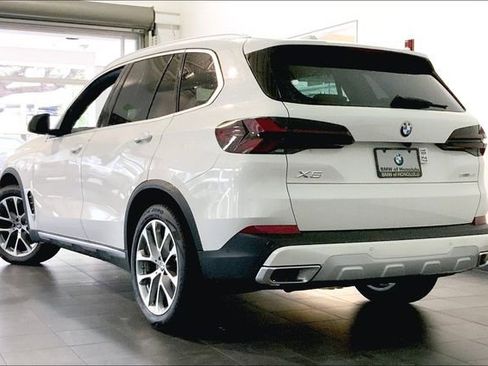 New 2026 BMW X5 sDrive40i w/ Executive Package RWD image 3