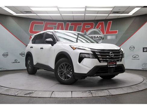 Used 2025 Nissan Rogue S FWD image 1