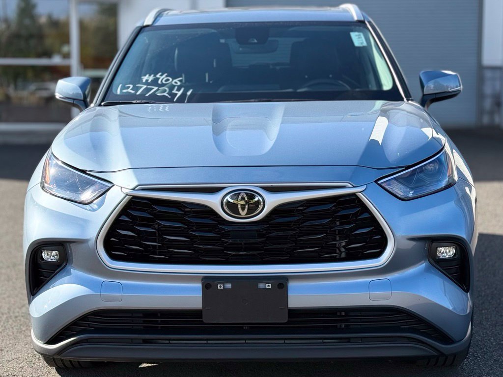 Used 2024 Toyota Highlander XLE AWD/4WD image 8