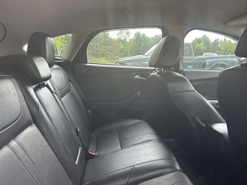 Used 2014 Ford Focus SE w/ Equipment Group 201A FWD image 10