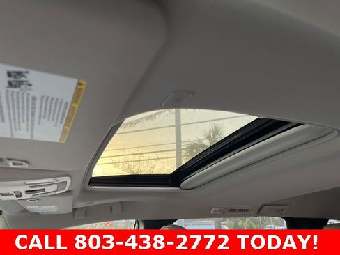 Used 2025 Toyota Sienna XLE image 10