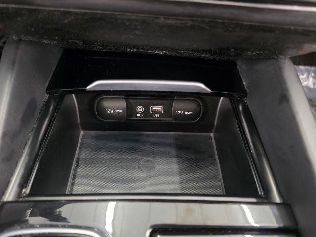 Used 2017 Kia Cadenza Premium w/ Luxury Package FWD image 20
