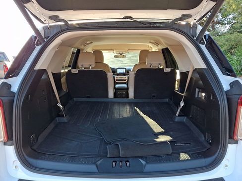 Used 2021 Ford Explorer XLT w/ Equipment Group 202A AWD/4WD image 29
