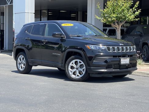 Used 2025 Jeep Compass Sport AWD/4WD image 2