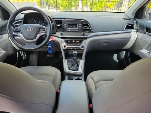 Used 2018 Hyundai Elantra SE image 12