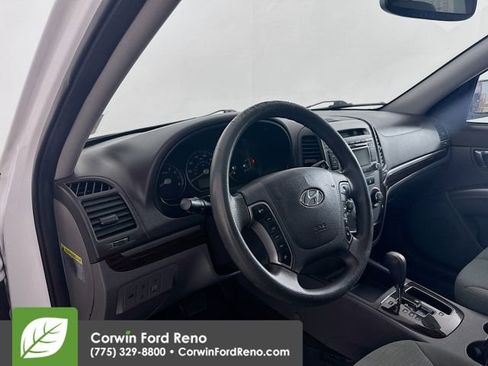 Used 2012 Hyundai Santa Fe GLS image 9