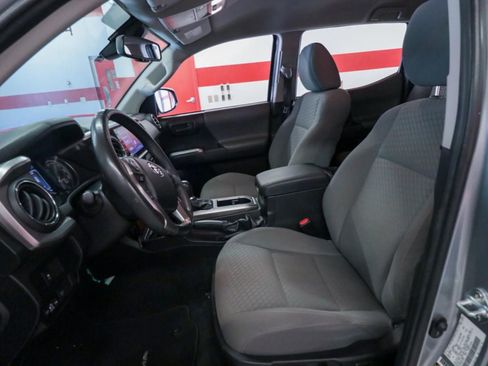 Used 2022 Toyota Tacoma SR5 RWD image 11