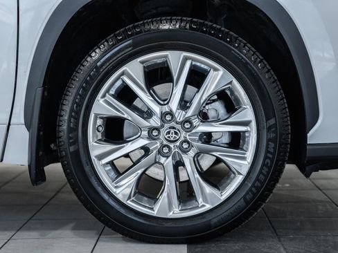 Used 2023 Toyota Highlander Limited image 16