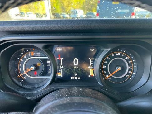 Used 2025 Jeep Gladiator Sport AWD/4WD image 19