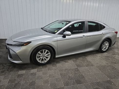Used 2025 Toyota Camry LE FWD image 6