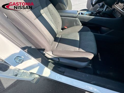 Used 2025 Nissan Rogue SV AWD/4WD image 34